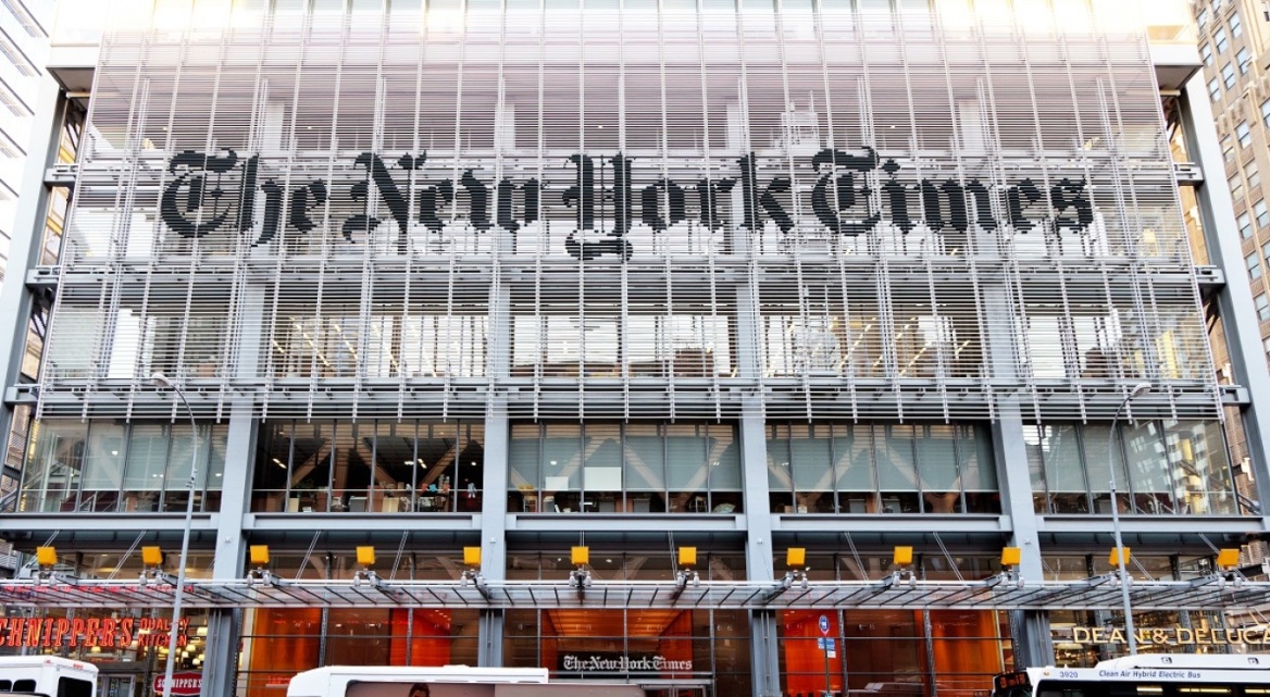 Γιατί οι New York Times μήνυσαν τη Φον ντερ Λάιεν για τα SMS με τον Μπουρλά