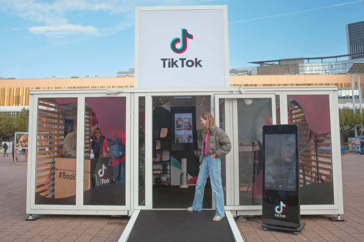 TikTok: Γιατί σαρώνει με 1,53 δισ. χρήστες και «τρομοκρατεί» Ε.E. και ΗΠΑ