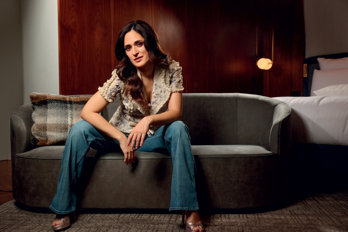 Βερόνικα Δαβάκη: Μία κυρία στο ρεμπέτικο