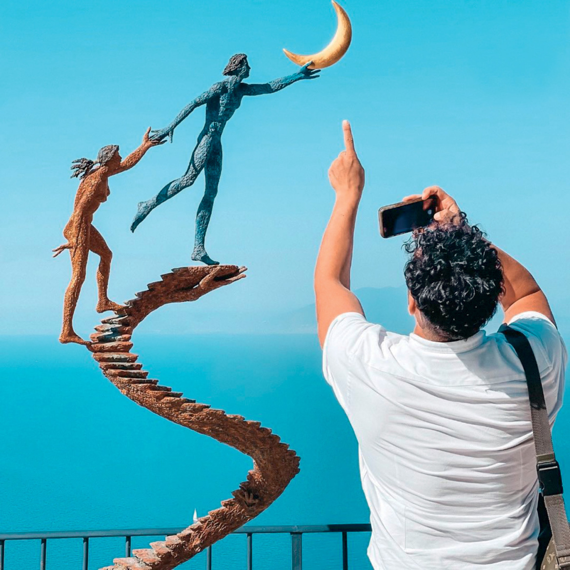 Ιάκωβος Γκόγκουα: Λάτιν, ομορφιά και ταξίδια