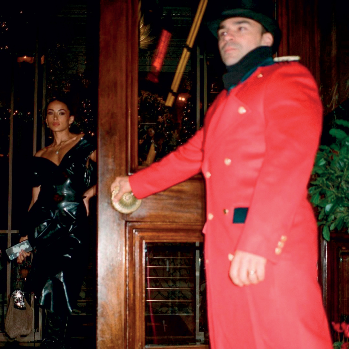  Cora Corre, η διάδοχος της Βίβιαν Γουέστγουντ