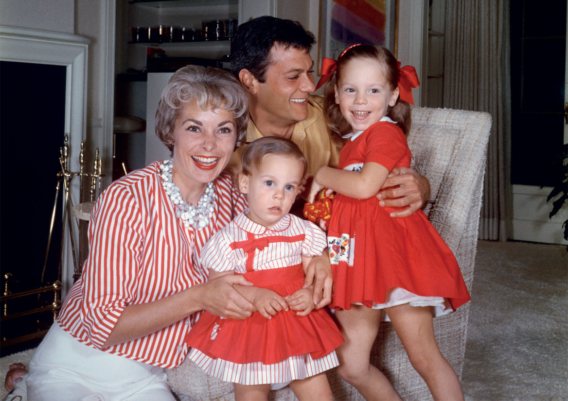 Τζέιμι Λι Κέρτις: Ο πατέρας της, ο Τόνι Κέρτις την αποκήρυξε, αλλά εκείνη τον ξεπέρασε σε επιτυχία