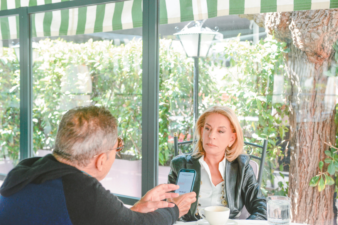 Η Όλγα Τρέμη στον Δανίκα για όλα, εκτός από τον... Μικρούτσικο 