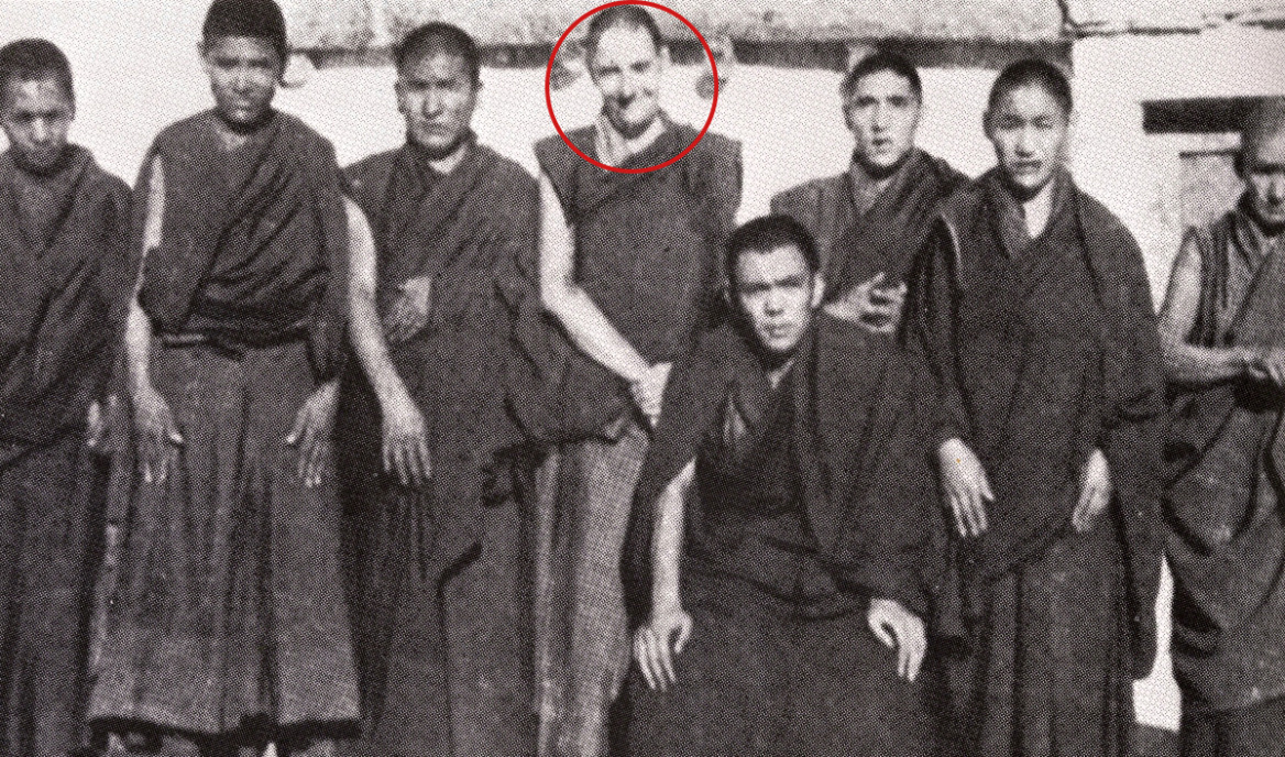 Μάικλ Ντίλον: Ο πρώτος τρανς άνδρας που έγινε μοναχός