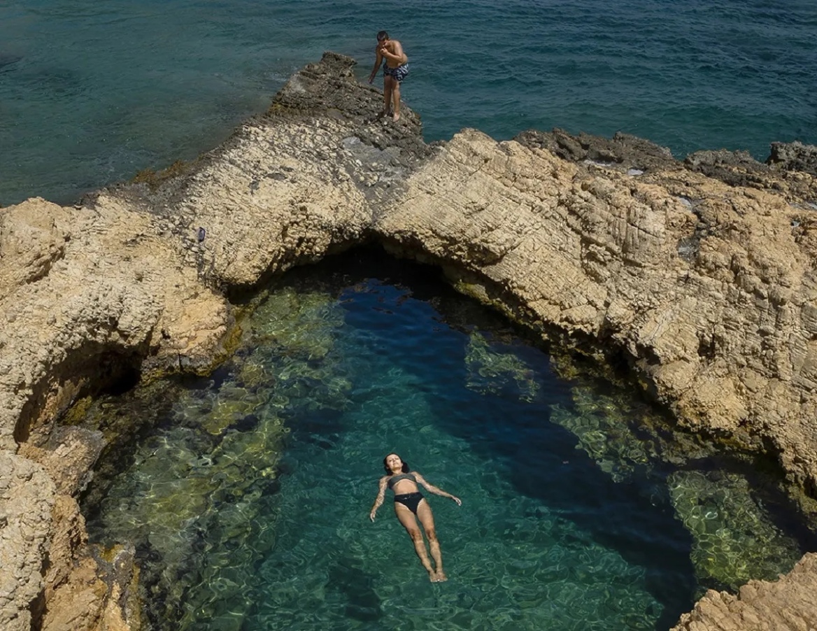 Επτά φυσικές πισίνες στα ελληνικά νησιά - Απόκοσμα τοπία, υπέροχα νερά, μαγευτικά χρώματα
