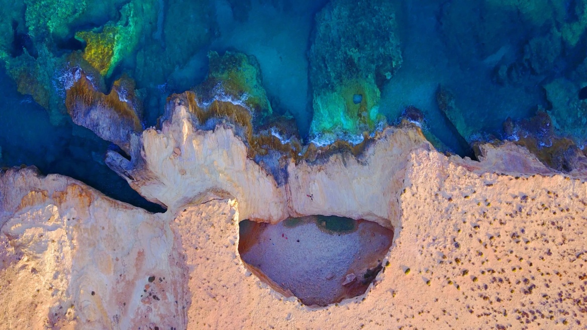 Επτά φυσικές πισίνες στα ελληνικά νησιά - Απόκοσμα τοπία, υπέροχα νερά, μαγευτικά χρώματα