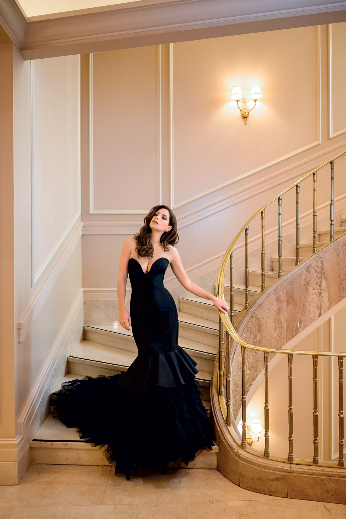 Ελπίδα Σταθάτου: Η ακτιβίστρια και ηθοποιός στο κόκκινο χαλί για καλό σκοπό