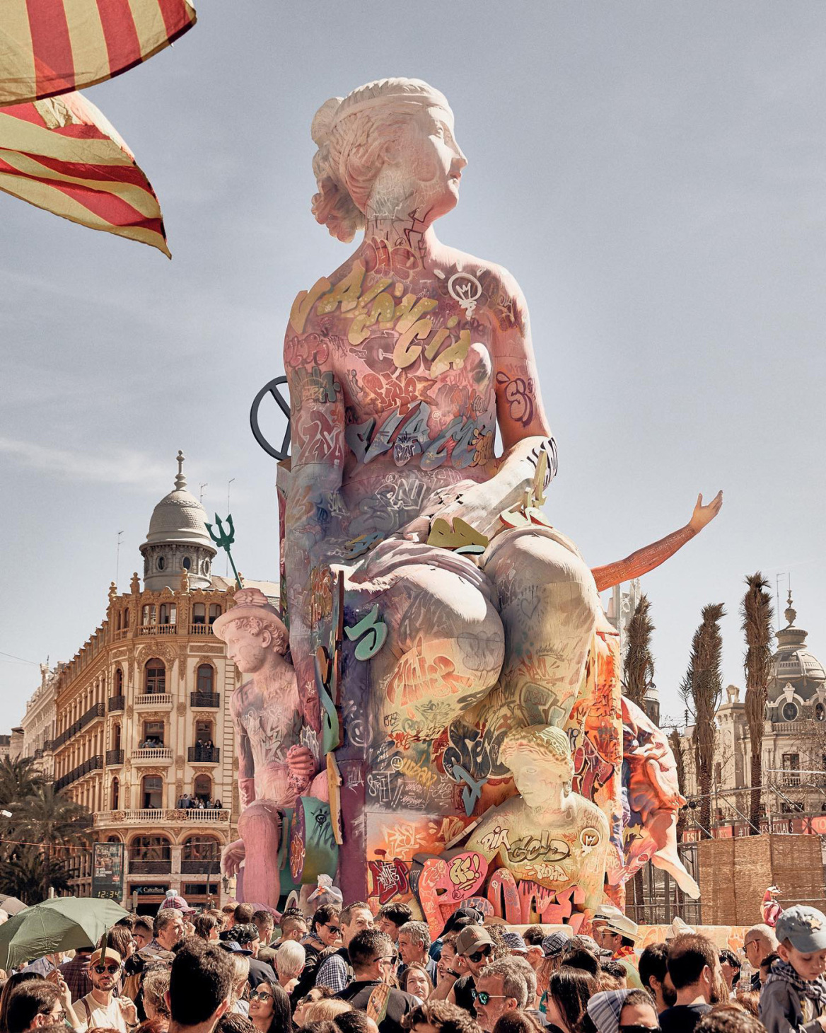 PichiAvo: Oι Ισπανοί καλλιτέχνες που συνδυάζουν το γκράφιτι με την αρχαία ελληνική μυθολογία