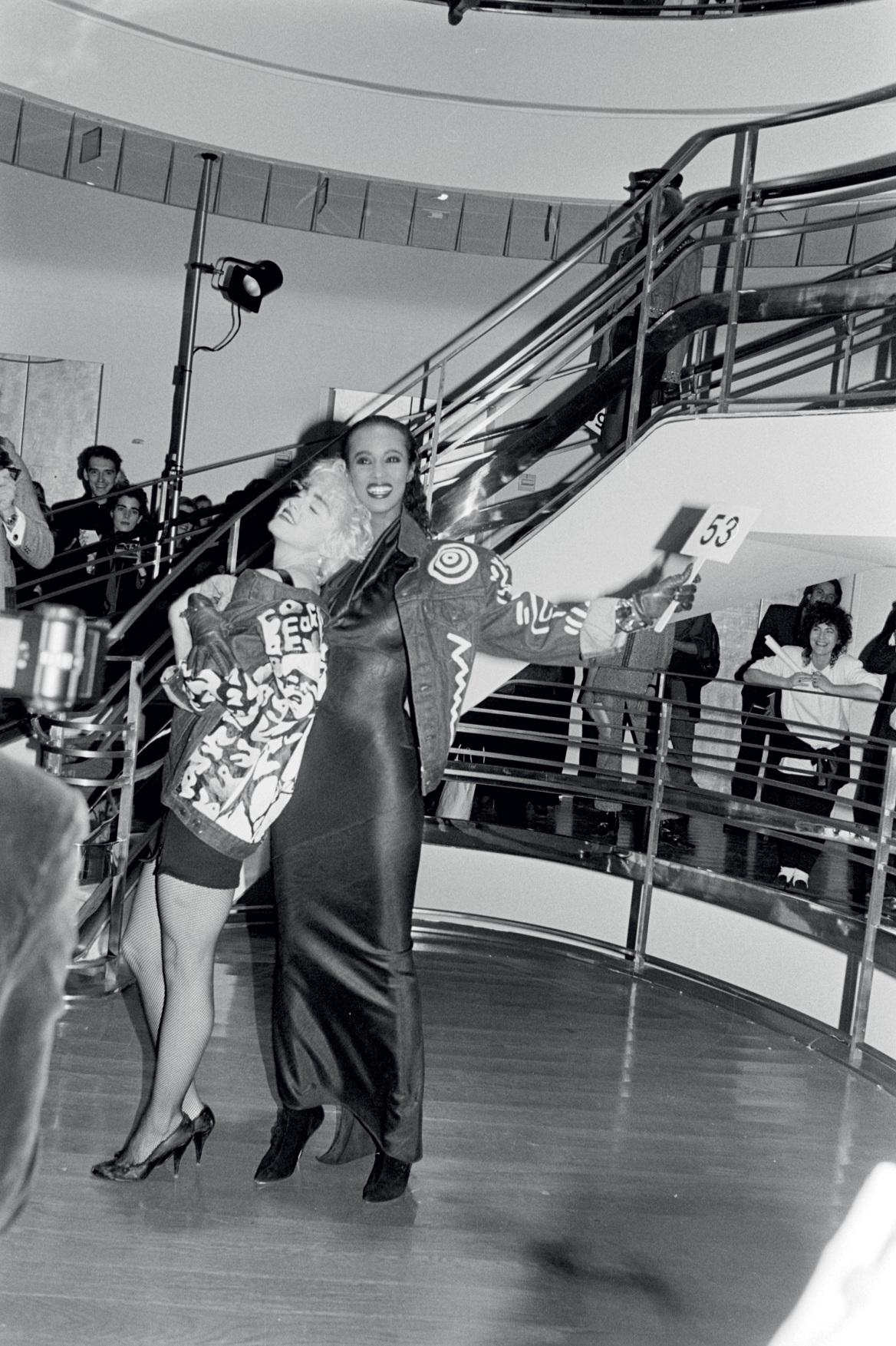 Ιμάν: Από τις πασαρέλες στον ακτιβισμό - Η συναρπαστική ζωή της 68χρονης Σομαλής καλλονής