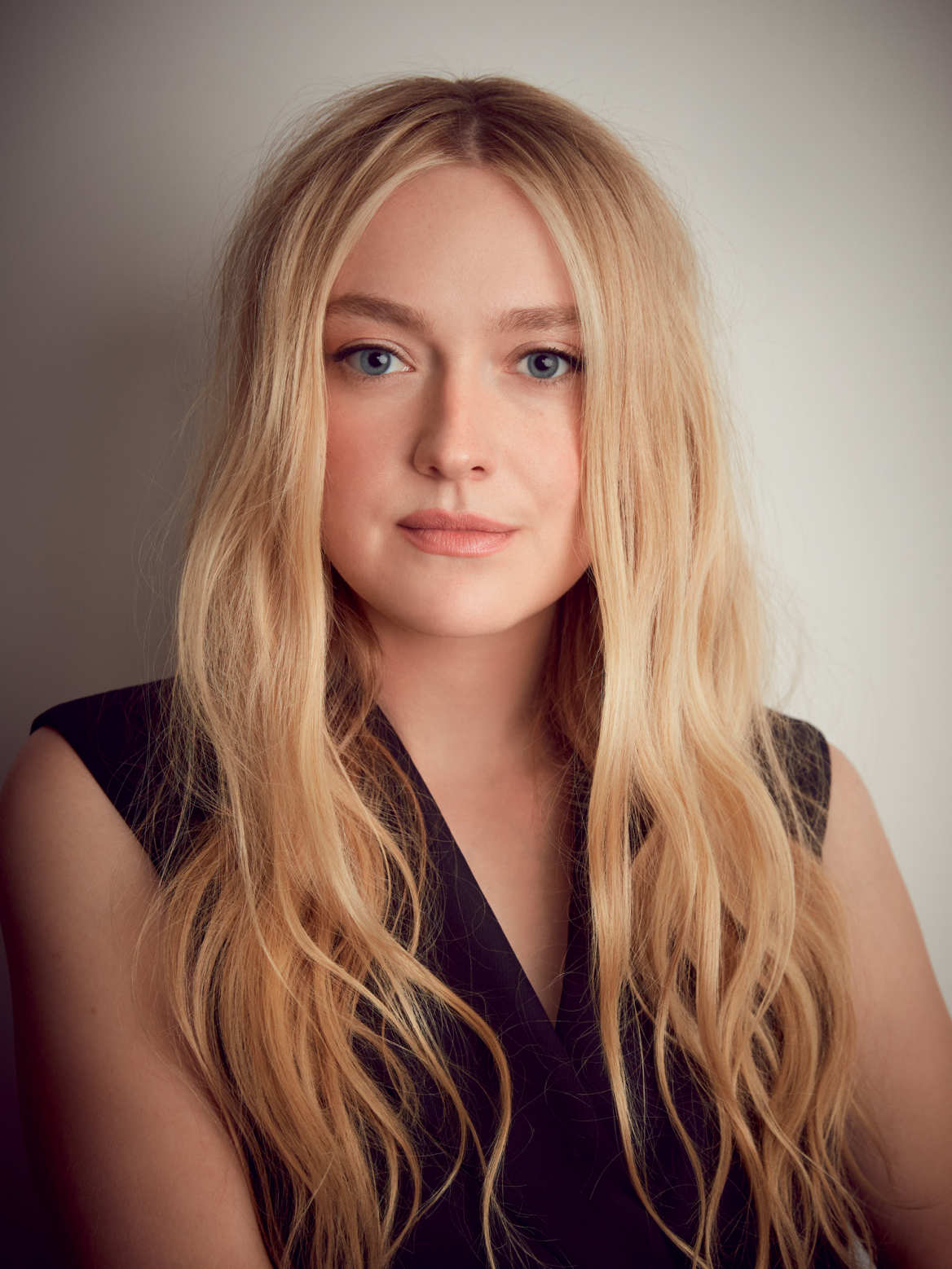 Ντακότα Φάνινγκ - «Όλοι χρειαζόμαστε έναν ήρωα που θα μας σώσει»