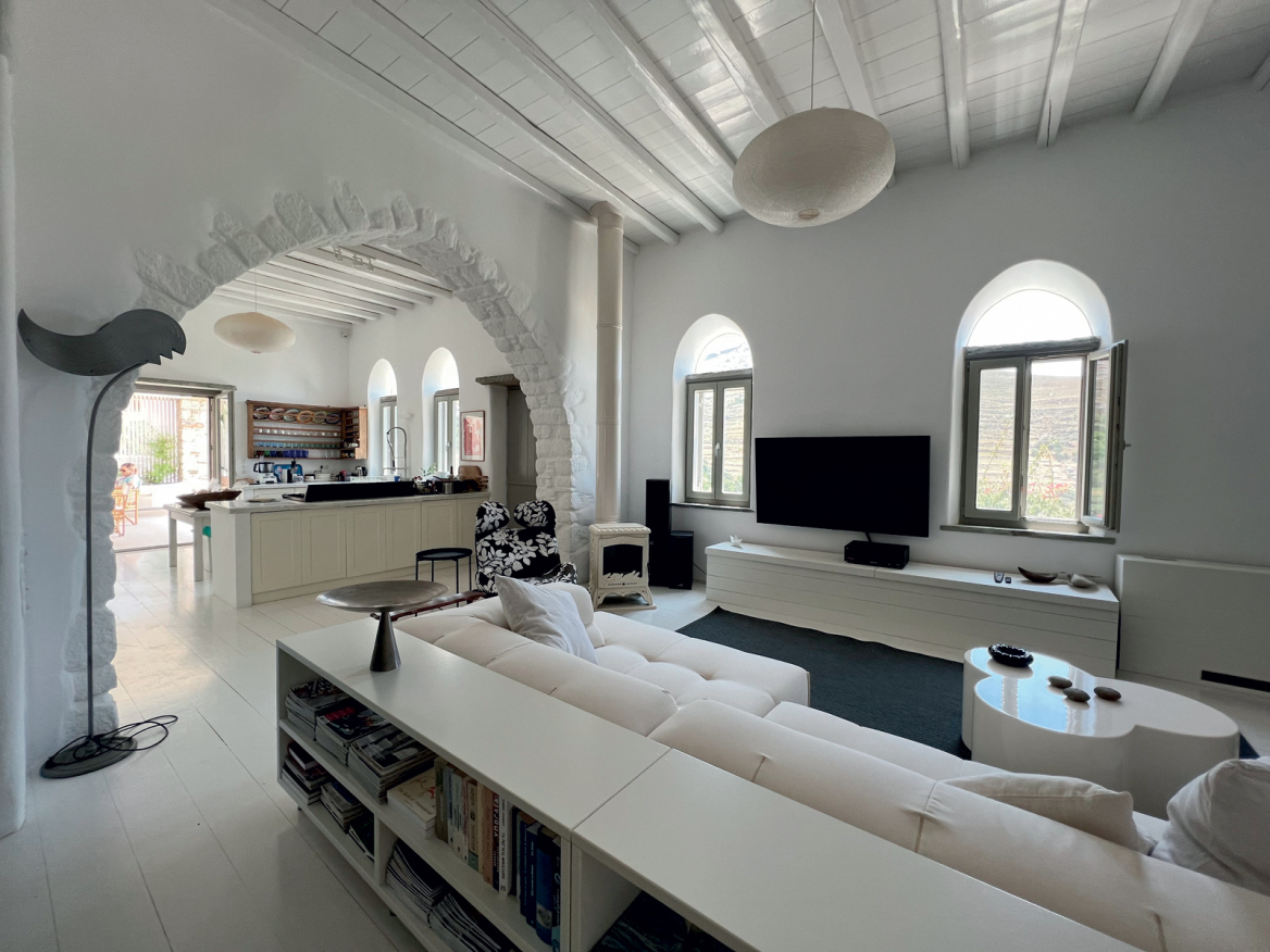 Μάγια Τσόκλη: Μέρες και νύχτες της στην Τήνο