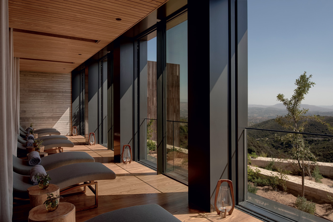 Τζορτζ Ταβέλης, a spa-cial man 