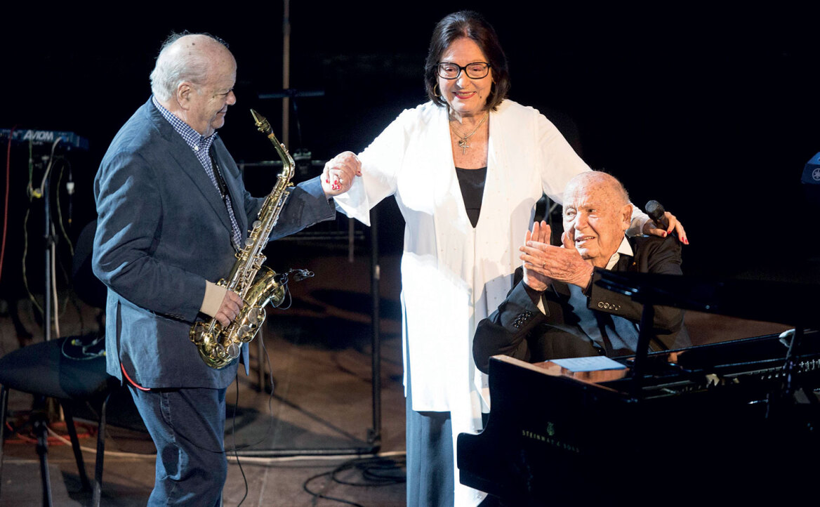 Γιώργος Κατσαρός: Τα πρόσωπα και οι ιστορίες πίσω απο τις χρυσές επιτυχίες