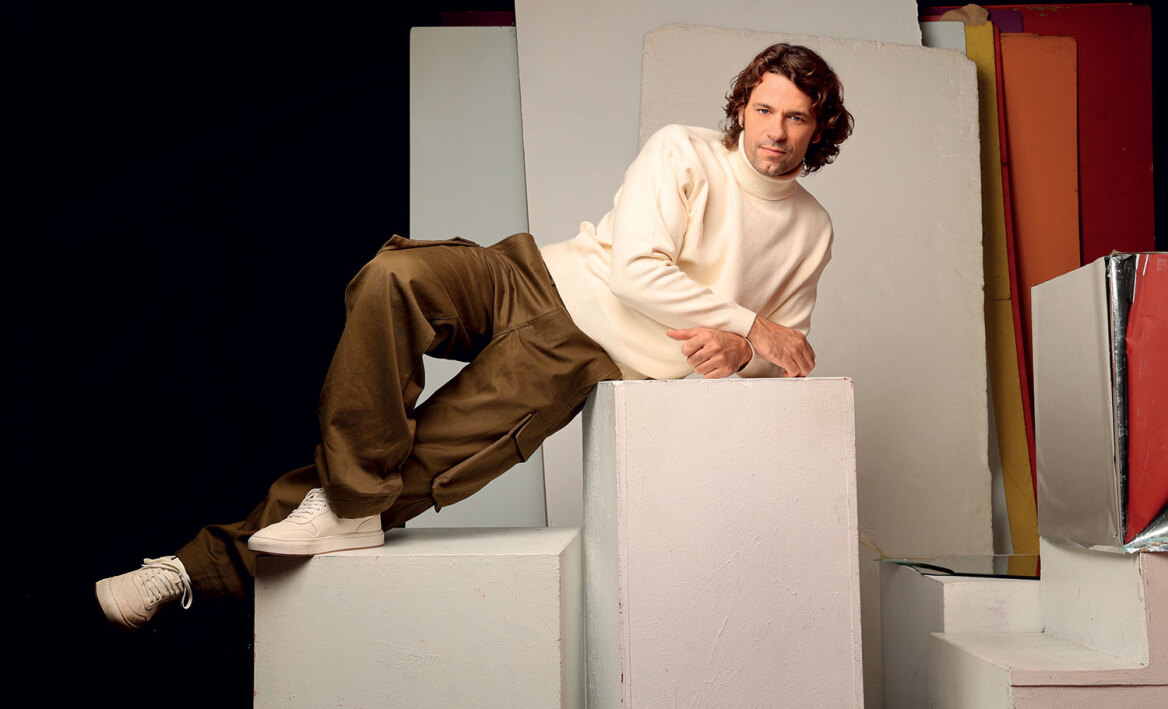 Αποστόλης Τότσικας: Τα σχολικά του χρόνια, η Ρούλα Ρέβη και το όνειρο που πραγματοποιήθηκε