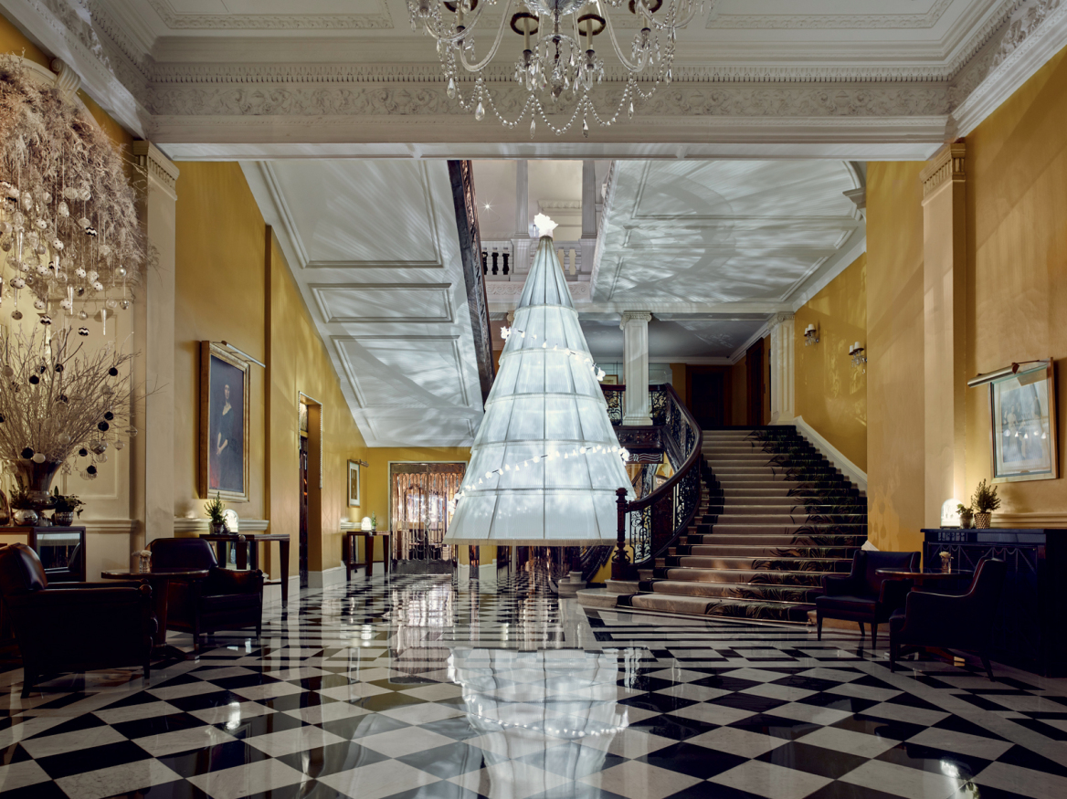 Ποιο είναι το ξενοδοχείο που κάθε χρόνο μεταμορφώνεται στο απόλυτο γιορτινό σκηνικό