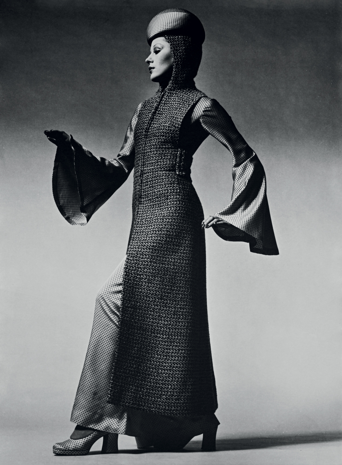 Della Rounick: Συνδυάζει αριστοτεχνικά ζωγραφική και μόδα