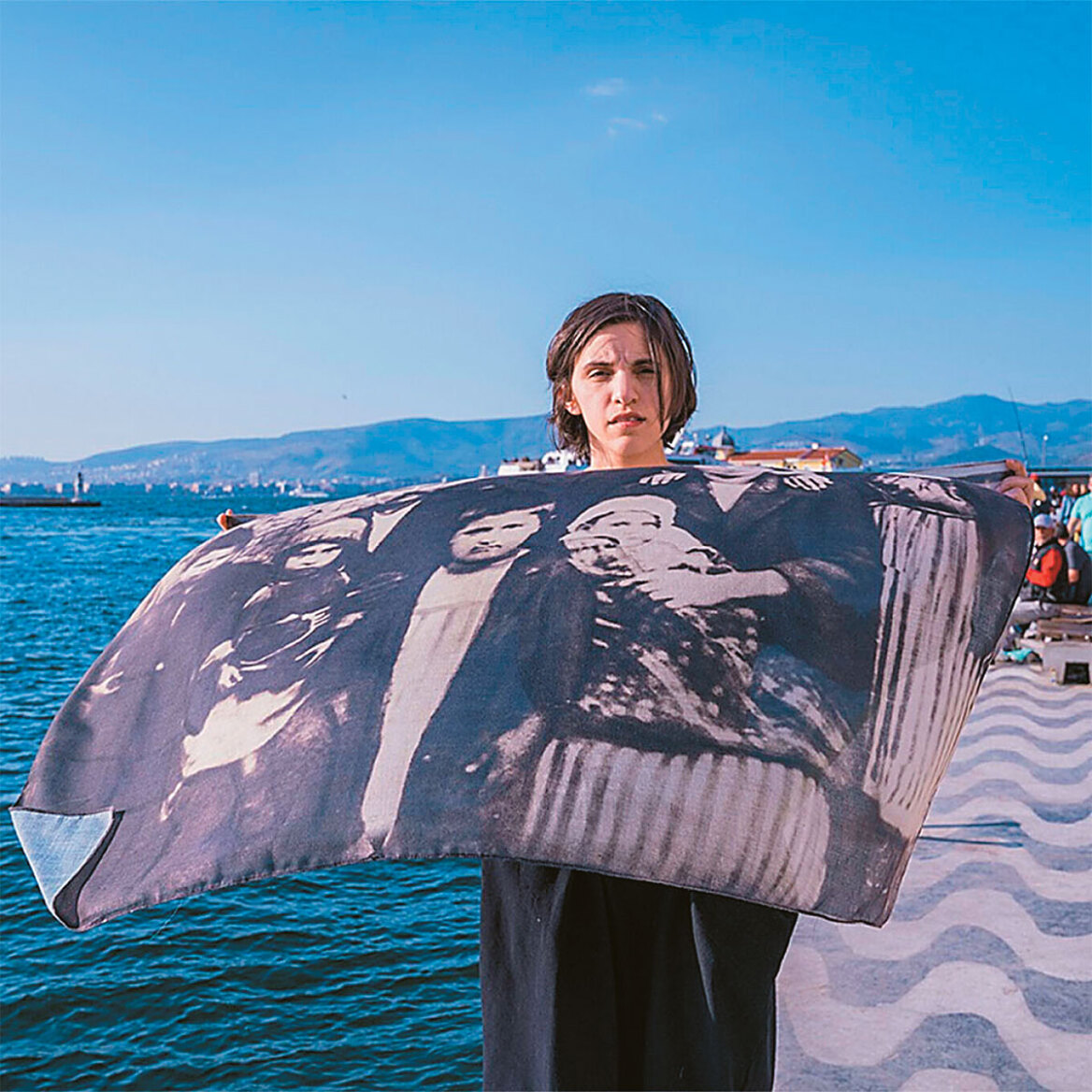 Τέχνη χωρίς όρια: Από το καρπούζι στα παλλόμενα πέη και τη ροζ σημαία