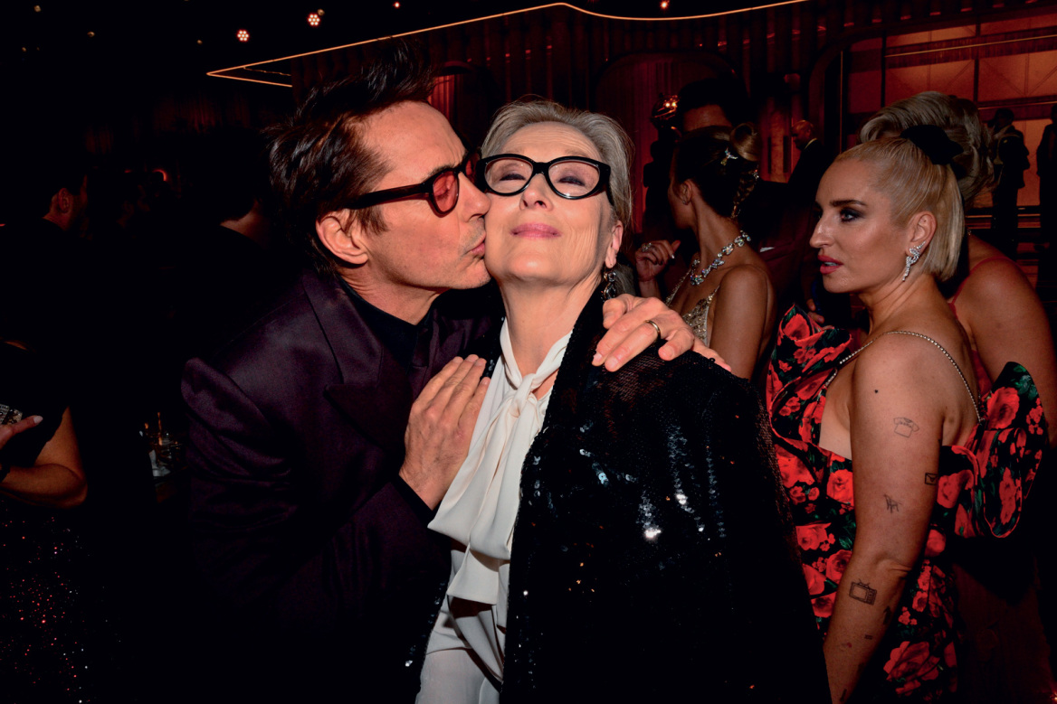 Χρυσές Σφαίρες και όσα δεν έδειξαν οι κάμερες: Gossip, σούσι και ειδύλλια