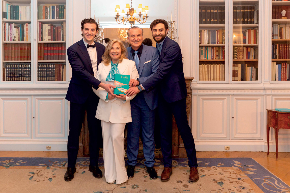 Παρίσι-Αθήνα ένα τραπέζι δρόμος για την Ντίνα Νικολάου  