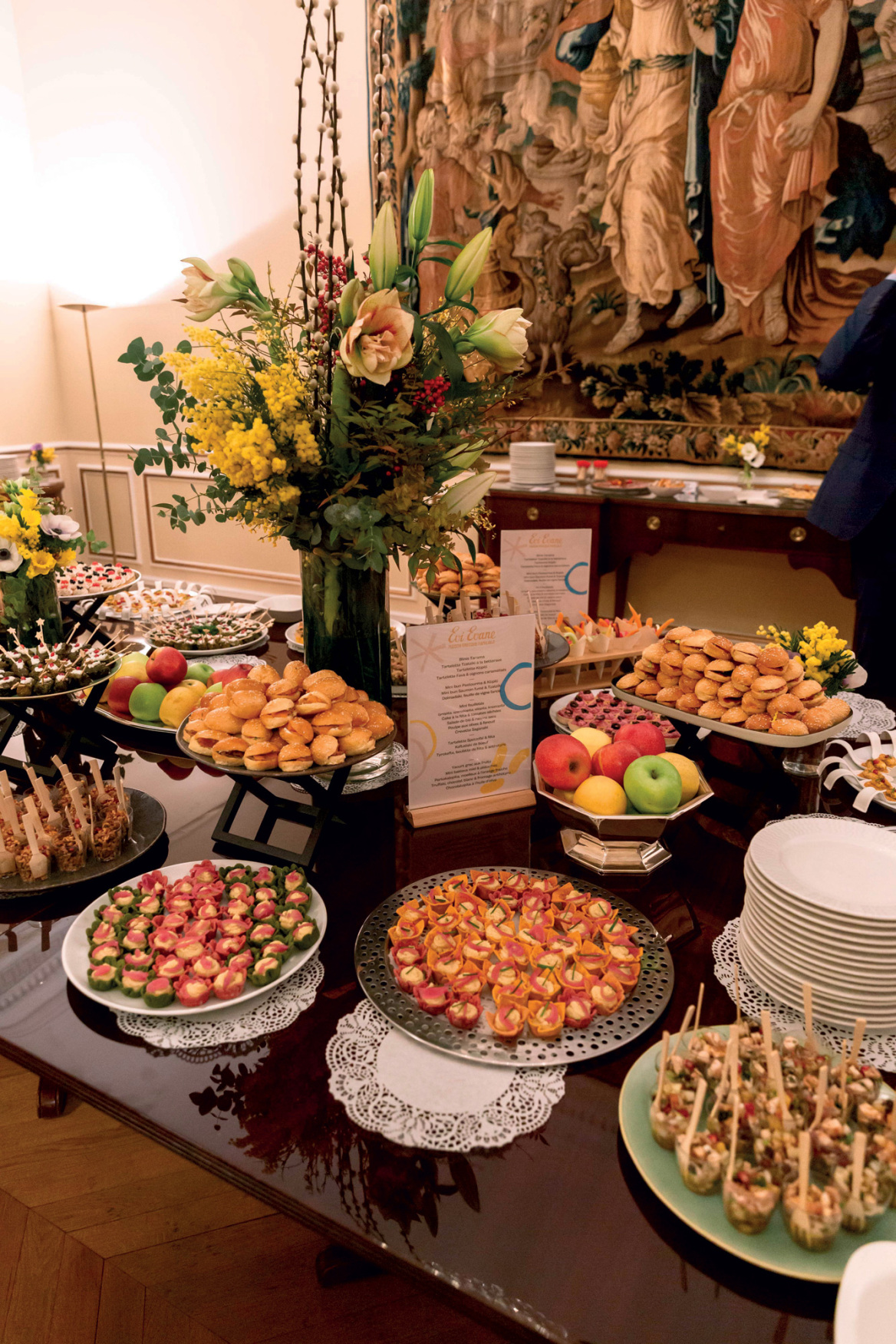 Παρίσι-Αθήνα ένα τραπέζι δρόμος για την Ντίνα Νικολάου  