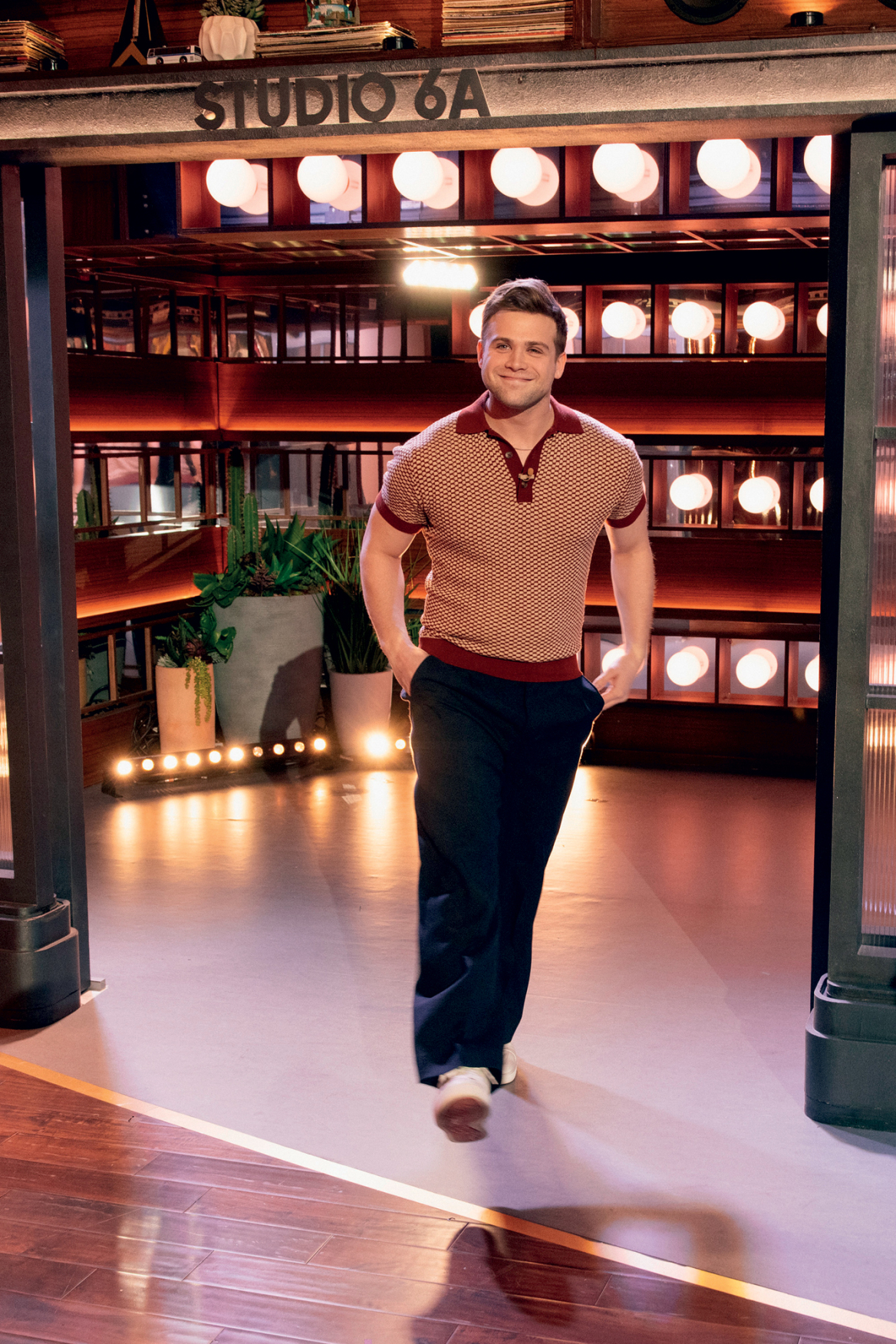 Λίο Γούνταλ: Ο «Μπραντ Πιτ της Αγγλίας» κάνει θραύση στο Netflix