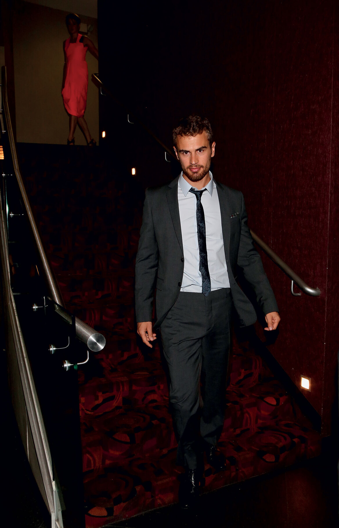 Τέο Τζέιμς, o Έλληνας θεός του Netflix - «Αν έπαιρνα τον ρόλο του Μποντ, θα με φώναζαν Μποντόπουλο»