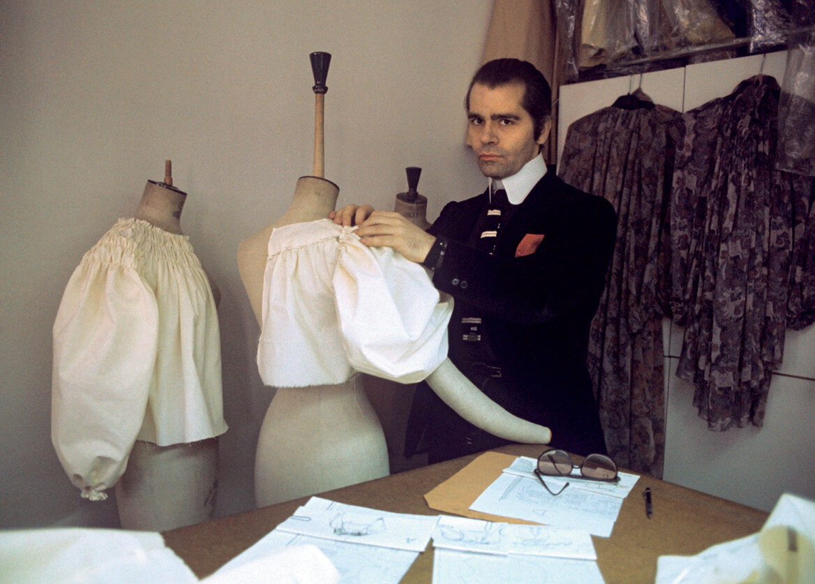 Καρλ Λάγκερφελντ: Η νέα μίνι σειρά για τον σχεδιαστή έχει λάβει αποθεωτικές κριτικές πριν καν κυκλοφορήσει