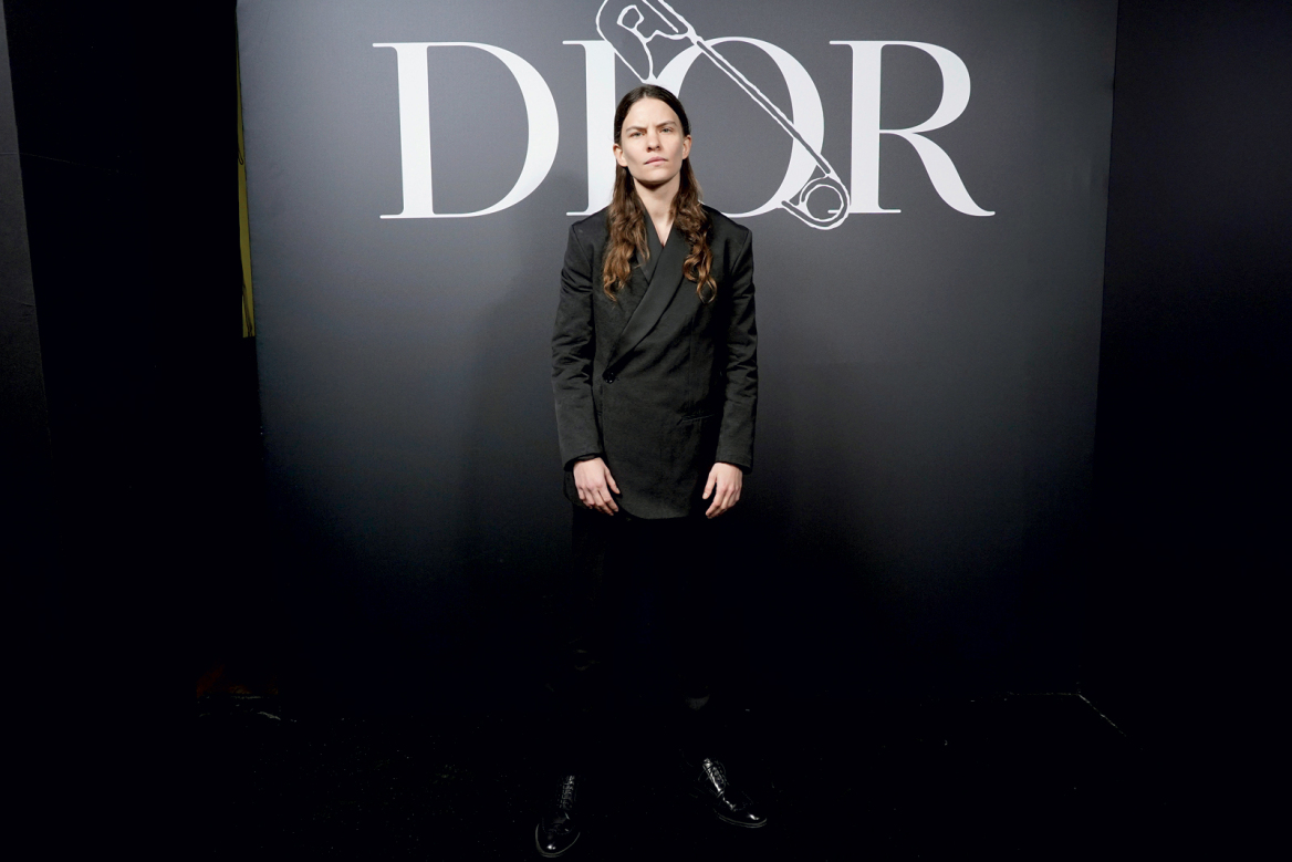 Έλιοτ Σάμνερ: Το ταλαντούχο άφυλο παιδί του Στινγκ γεννήθηκε κορίτσι, ντύνεται σαν άντρας, προσδιορίζεται ως ουδέτερο