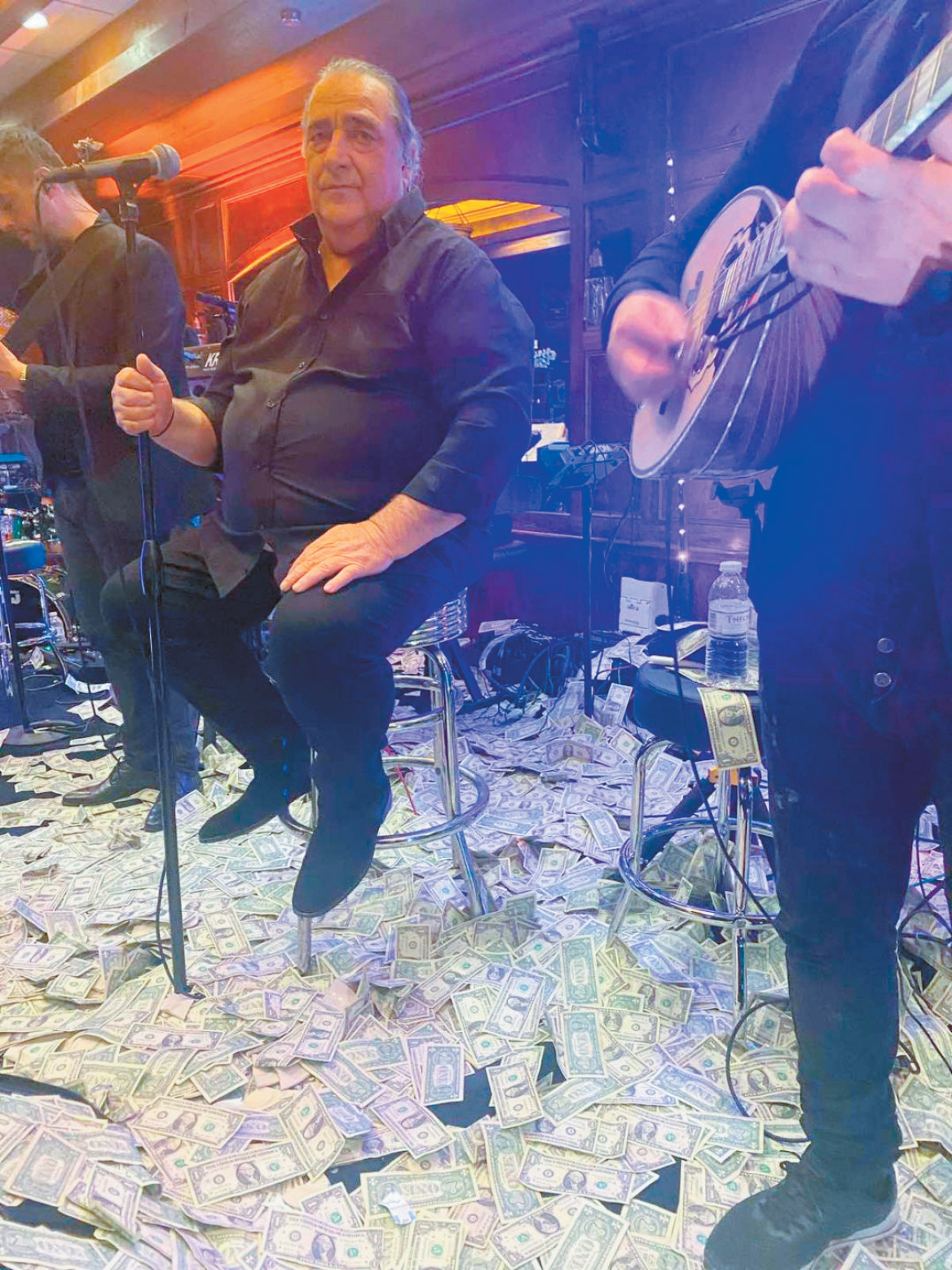 Η βιογραφία του Βασίλη Καρρά: Η απαγωγή στον δρόμο για το πανηγύρι, το σπίτι που χάθηκε στα ζάρια, η γνωριμία με τον Εθνάρχη