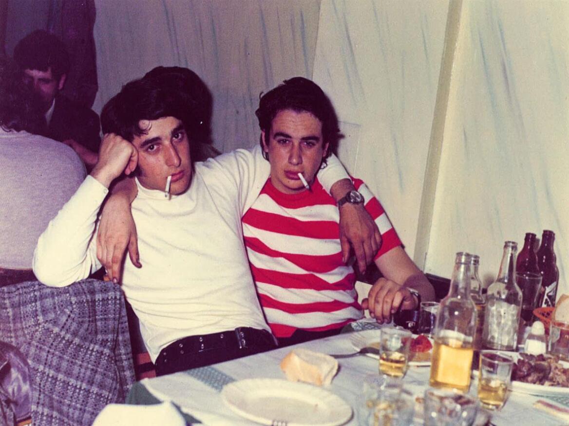 Η βιογραφία του Βασίλη Καρρά: Η απαγωγή στον δρόμο για το πανηγύρι, το σπίτι που χάθηκε στα ζάρια, η γνωριμία με τον Εθνάρχη