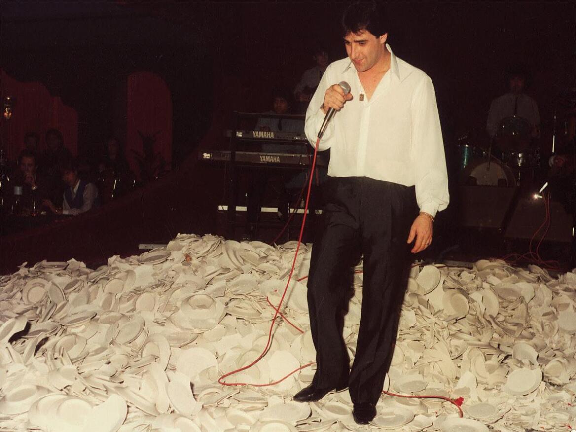 Η βιογραφία του Βασίλη Καρρά: Η απαγωγή στον δρόμο για το πανηγύρι, το σπίτι που χάθηκε στα ζάρια, η γνωριμία με τον Εθνάρχη