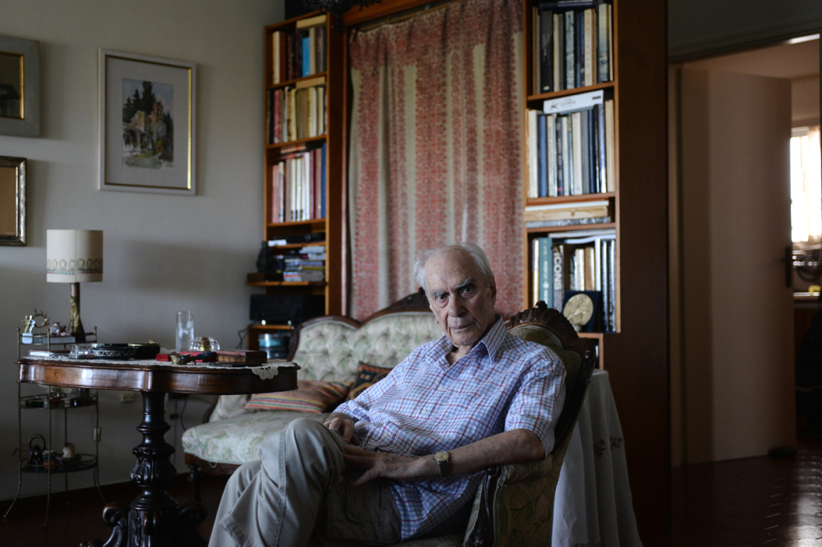 Χρήστος Γιανναράς στον Δανίκα: «Η Τεχνητή Νοημοσύνη είναι το τέλος της ανθρωπότητας»