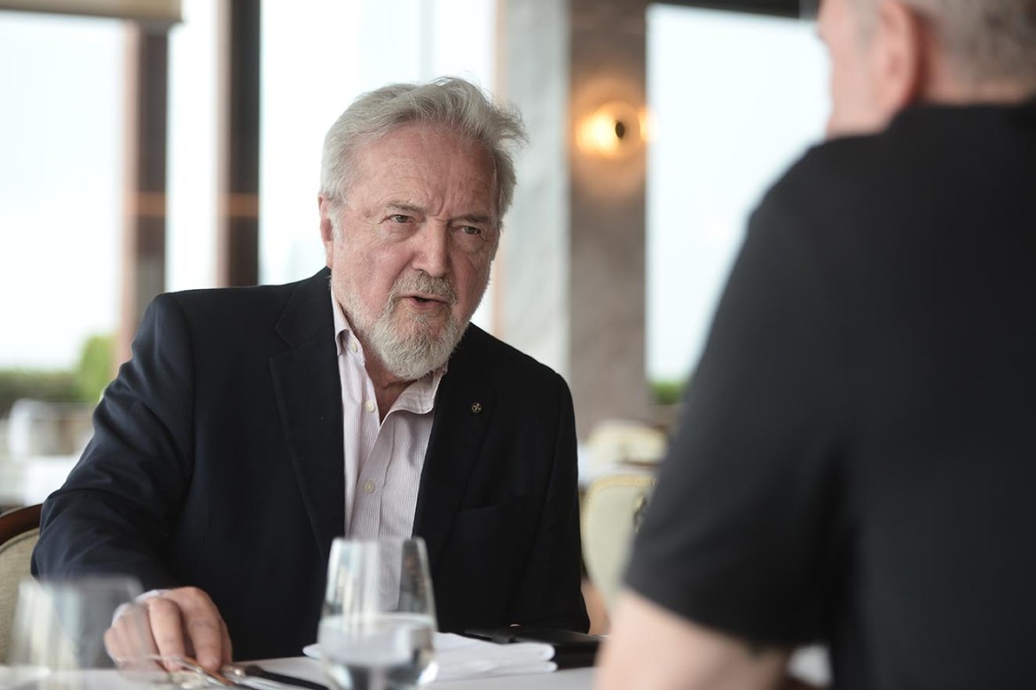 Νίκος Γκατζογιάννης: 40 χρόνια μετά την «Ελένη» κι ακόμα περιμένουμε μία συγγνώμη για τον Εμφύλιο