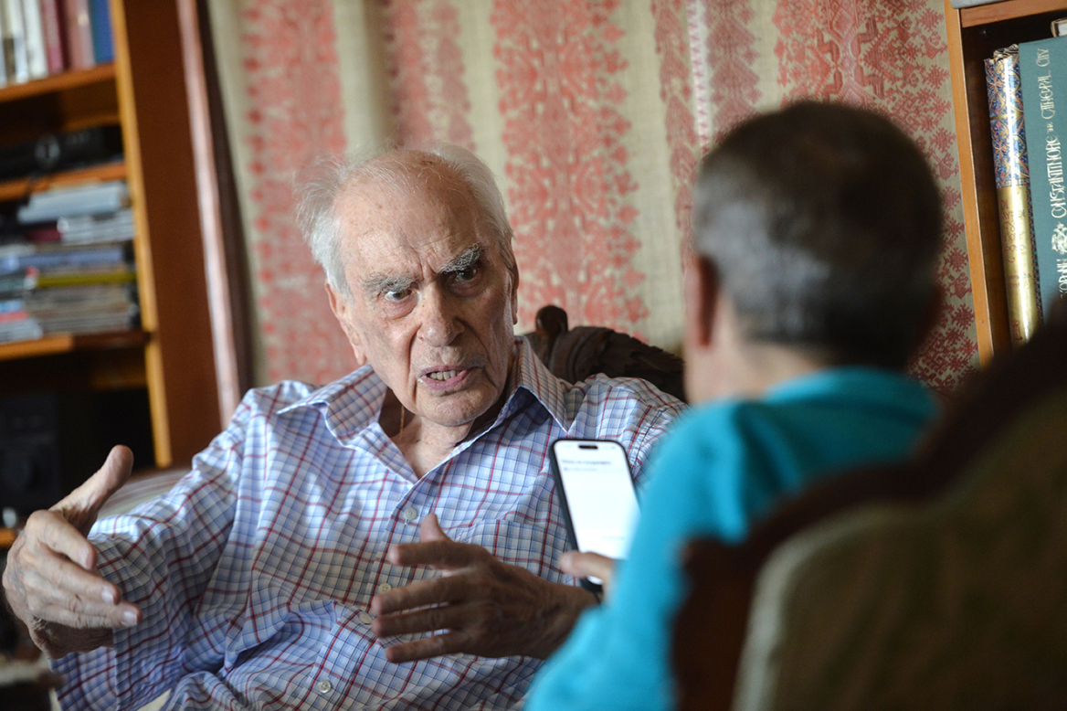 Χρήστος Γιανναράς στον Δανίκα: «Η Τεχνητή Νοημοσύνη είναι το τέλος της ανθρωπότητας»