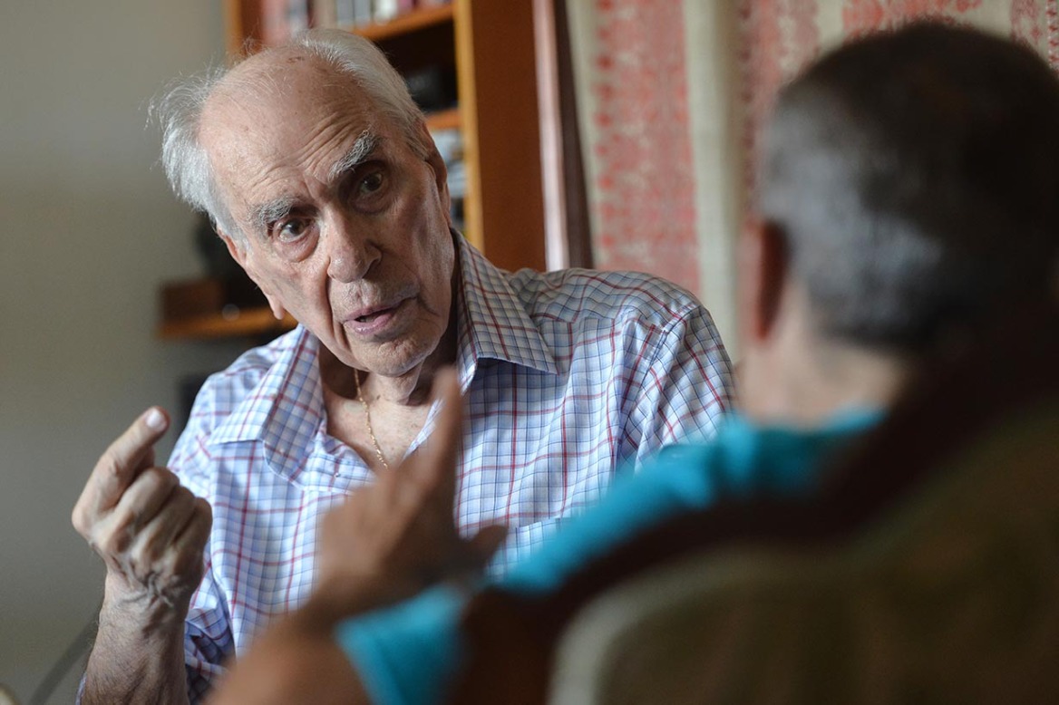 Χρήστος Γιανναράς στον Δανίκα: «Η Τεχνητή Νοημοσύνη είναι το τέλος της ανθρωπότητας»