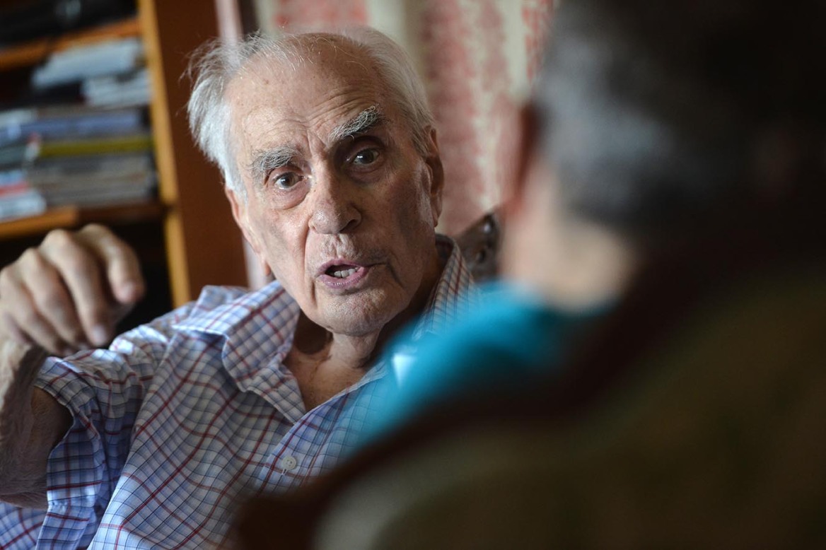 Χρήστος Γιανναράς στον Δανίκα: «Η Τεχνητή Νοημοσύνη είναι το τέλος της ανθρωπότητας»