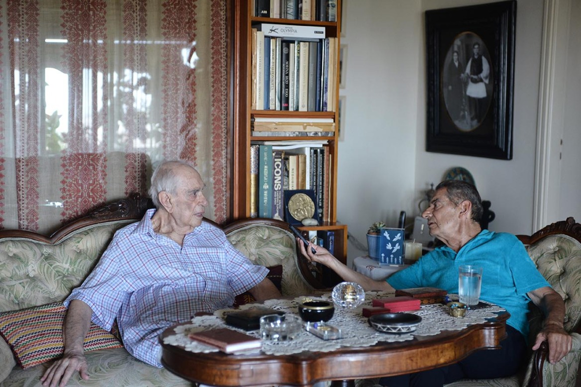 Χρήστος Γιανναράς στον Δανίκα: «Η Τεχνητή Νοημοσύνη είναι το τέλος της ανθρωπότητας»