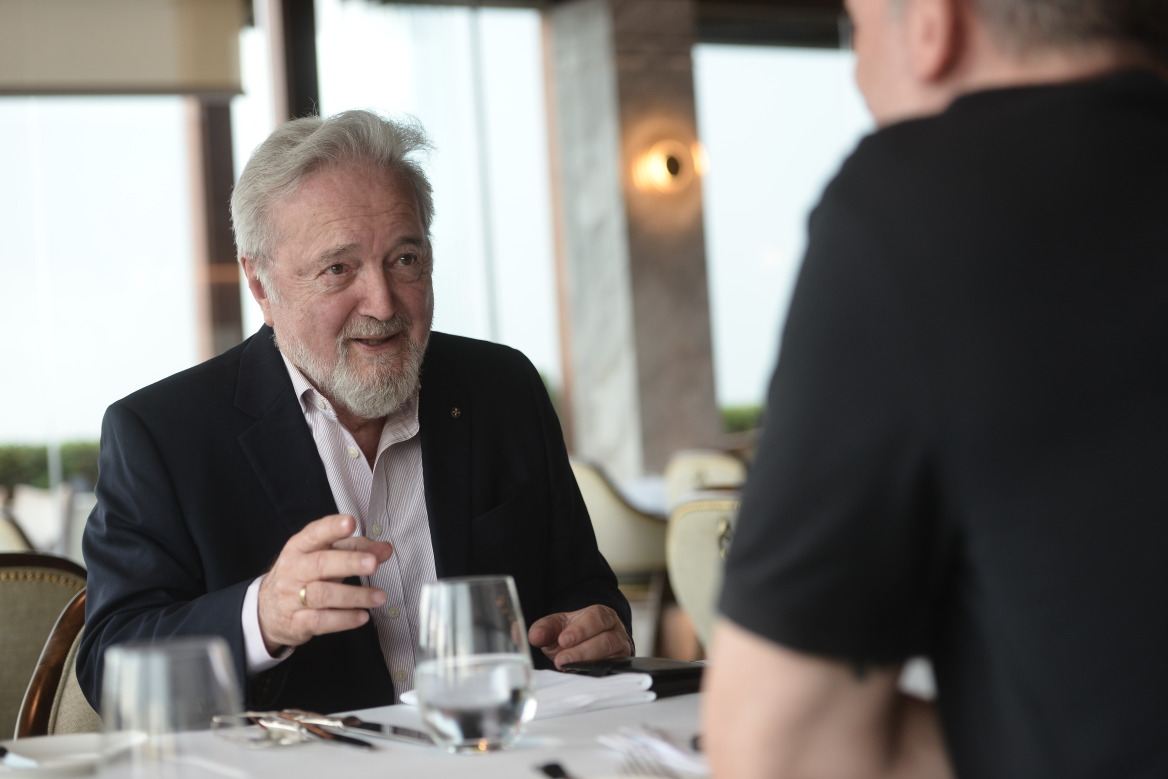 Νίκος Γκατζογιάννης: 40 χρόνια μετά την «Ελένη» κι ακόμα περιμένουμε μία συγγνώμη για τον Εμφύλιο