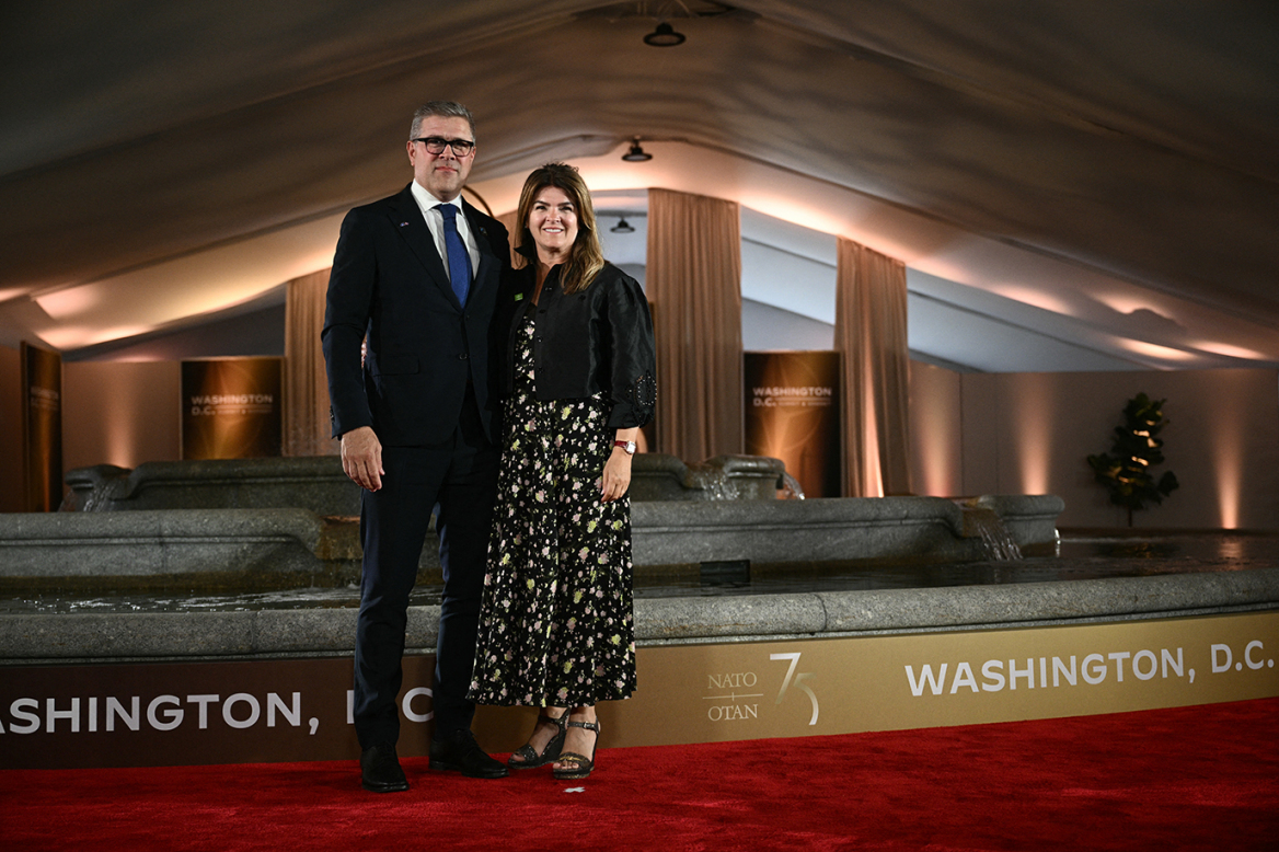 Σύνοδος ΝΑΤΟ: Οι Πρώτες Κυρίες και οι Πρώτοι Κύριοι που συνοδεύουν τους ηγέτες - Δείτε φωτογραφίες