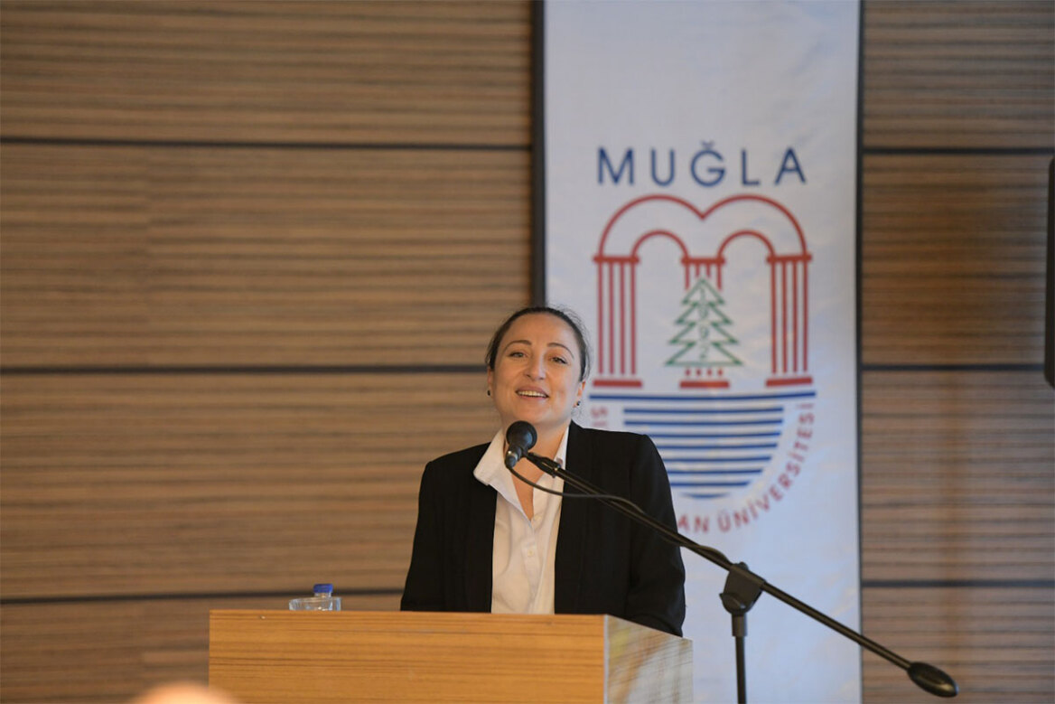 Ζεϊνέπ Μποζ στον Δανίκα: «Πήρα προσωπικά την επιστροφή των Γλυπτών του Παρθενώνα»