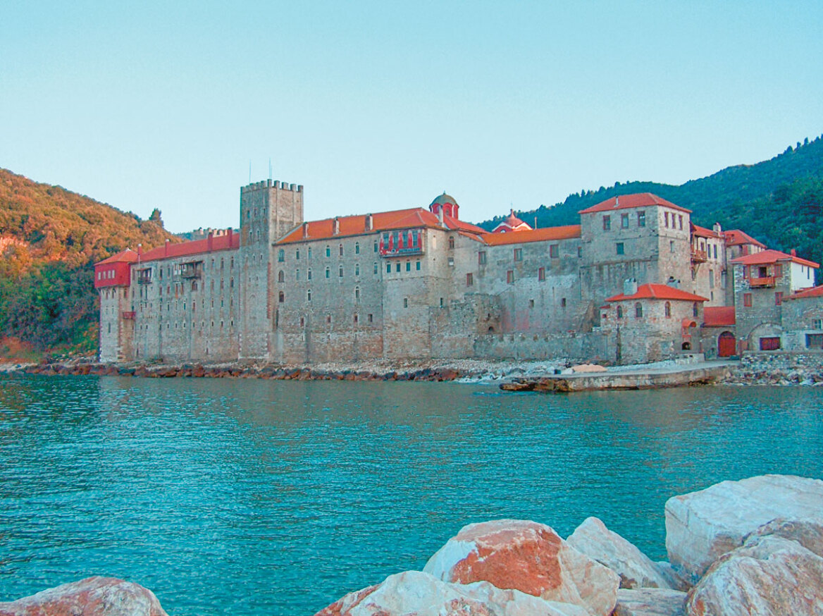 Ιερά Μονή Εσφιγμένου Αγίου Όρους: Η ιστορία της πολιορκίας που κρατάει μισό αιώνα