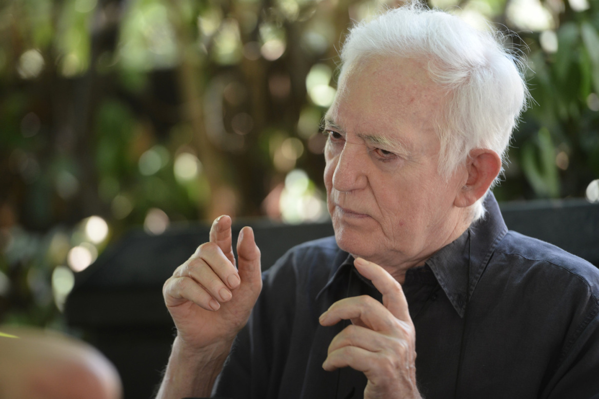 Γιώργος Καραμπελιάς στον Δανίκα: Το ΚΚΕ αντέχει στην παρακμή γιατί έχει τρεις θεούς