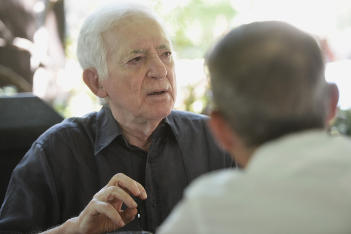 Γιώργος Καραμπελιάς στον Δανίκα: Το ΚΚΕ αντέχει στην παρακμή γιατί έχει τρεις θεούς