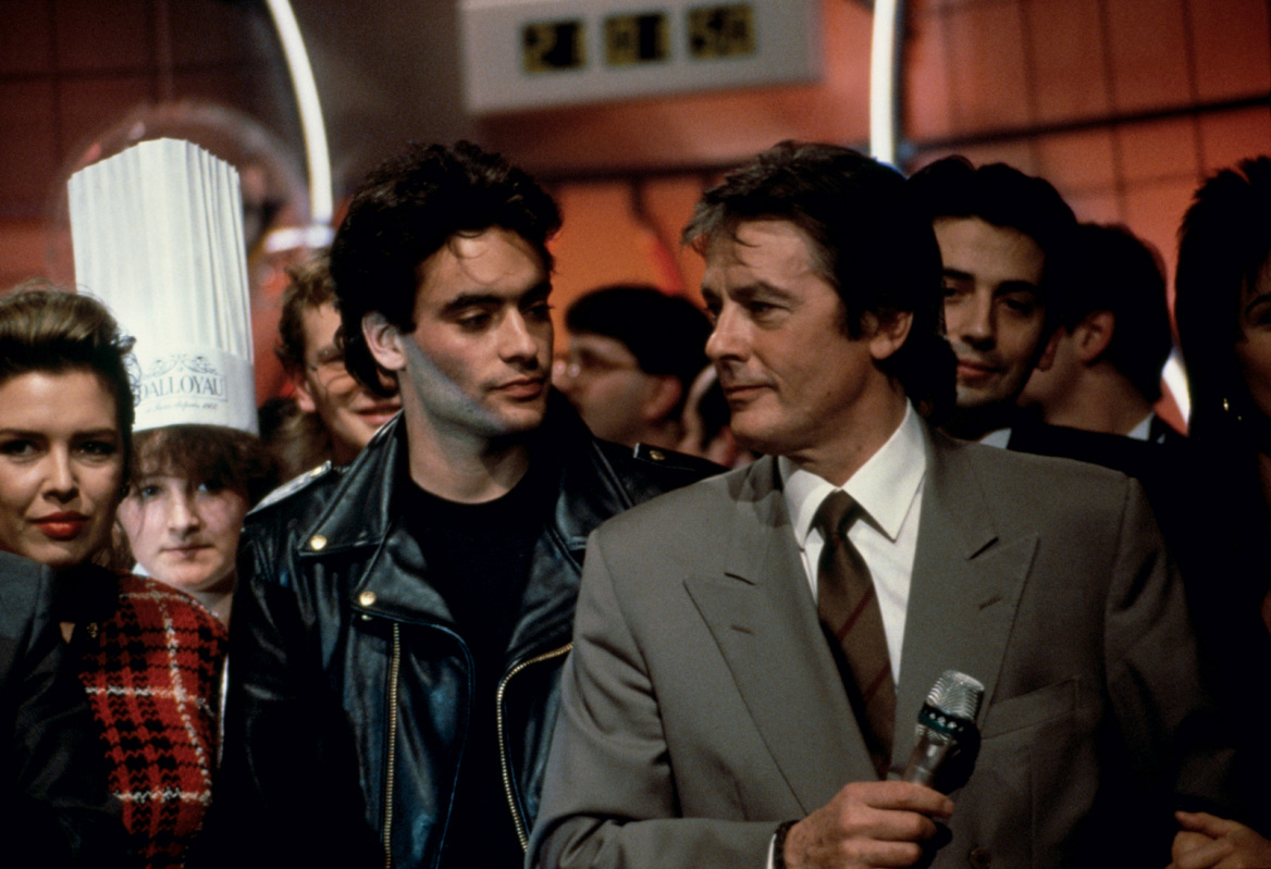 Αλέν Ντελόν: Ένα μοναχικό θηρίο - Η σκοτεινή πλευρά του Γάλλου σταρ