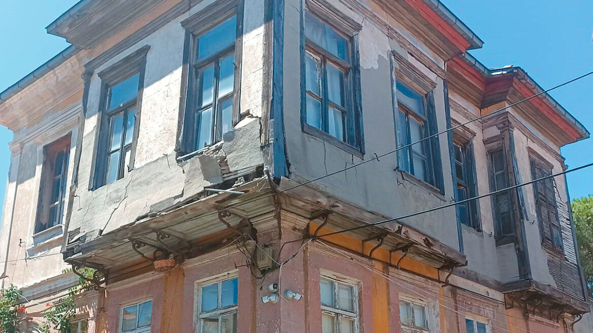 Στη ρωγμή του χρόνου τα σπίτια μεγάλων λογοτεχνών - Ποιος θα τα σώσει;