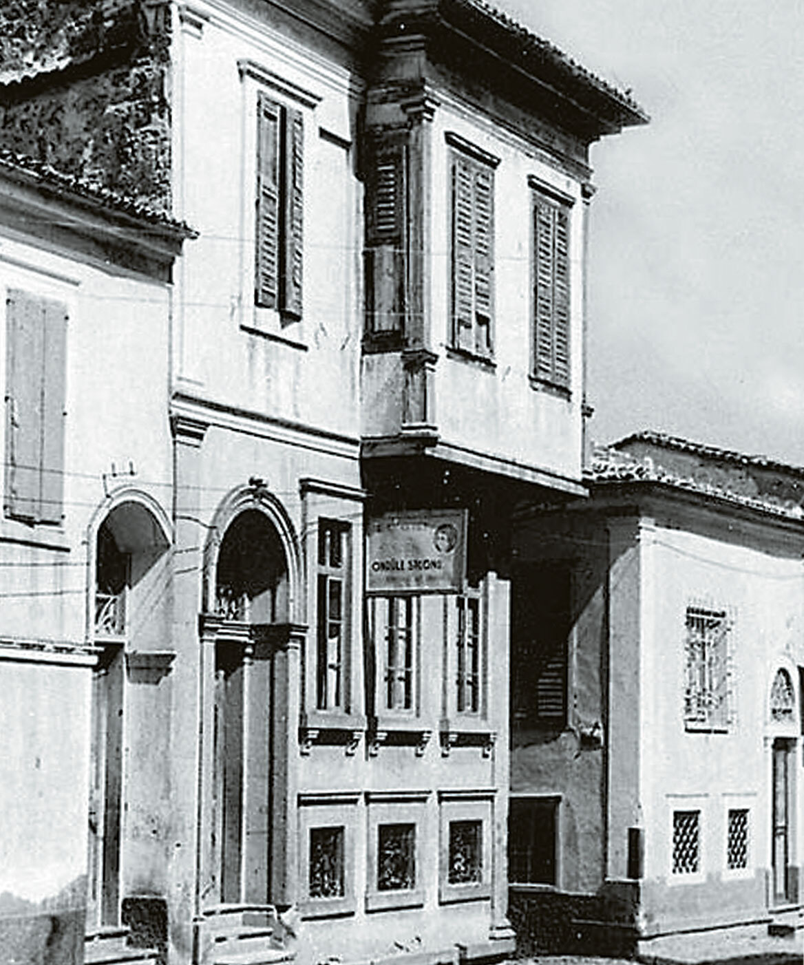 Στη ρωγμή του χρόνου τα σπίτια μεγάλων λογοτεχνών - Ποιος θα τα σώσει;