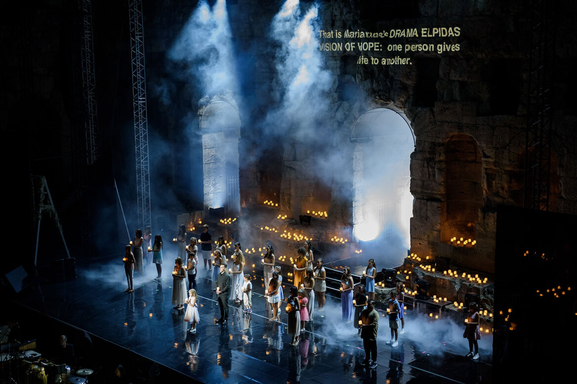 Ήταν όλοι εκεί για τη Μαριάννα Βαρδινογιάννη: Δείτε φωτογραφίες από τη συγκινητική εκδήλωση ένα χρόνο μετά τον θάνατό της