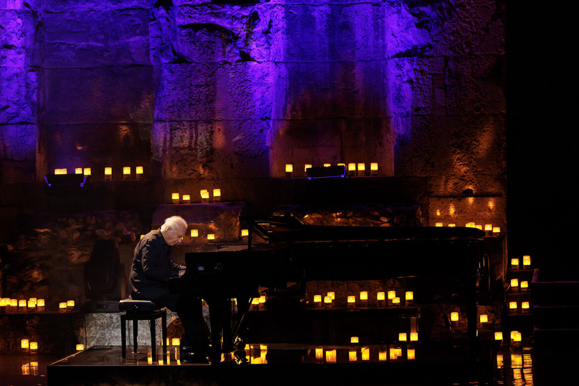 Ήταν όλοι εκεί για τη Μαριάννα Βαρδινογιάννη: Δείτε φωτογραφίες από τη συγκινητική εκδήλωση ένα χρόνο μετά τον θάνατό της