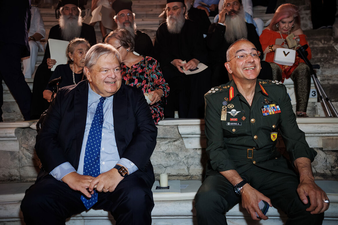 Ήταν όλοι εκεί για τη Μαριάννα Βαρδινογιάννη: Δείτε φωτογραφίες από τη συγκινητική εκδήλωση ένα χρόνο μετά τον θάνατό της