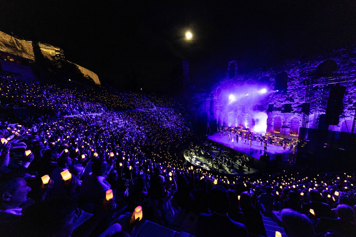 Ήταν όλοι εκεί για τη Μαριάννα Βαρδινογιάννη: Δείτε φωτογραφίες από τη συγκινητική εκδήλωση ένα χρόνο μετά τον θάνατό της